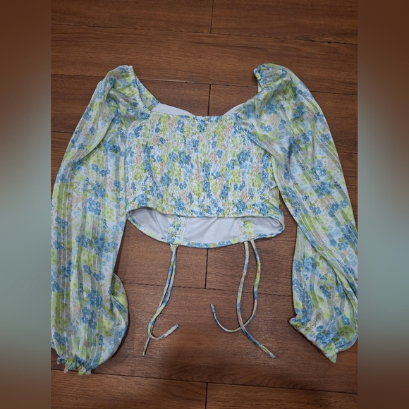 Chic Floral Puff Sleeve Blouse in Blue and Green - Picture 4 of 7